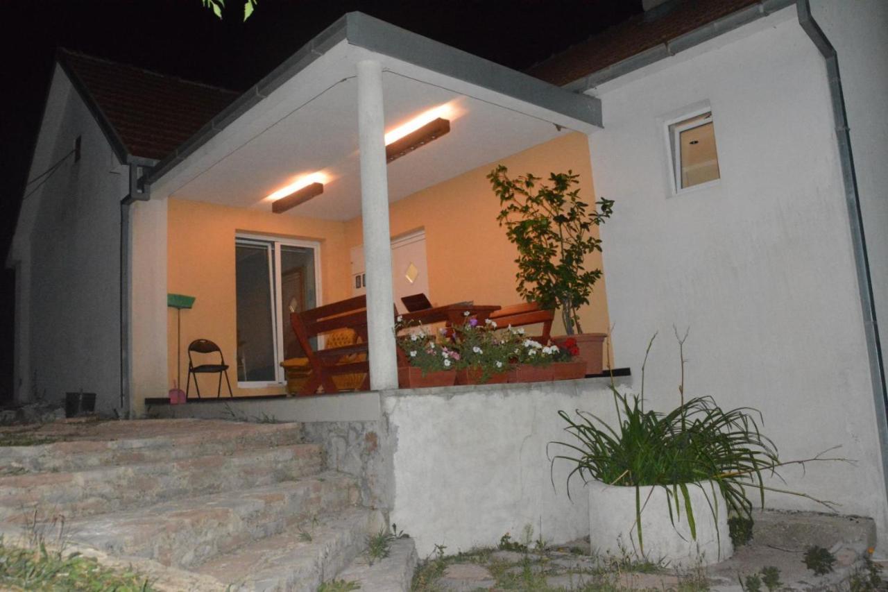 Hostal Gazdinstvo Tadic Nikšić Exterior foto